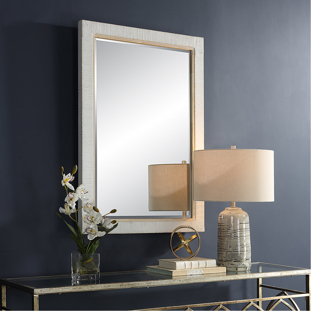 Miroir en rotin blanchi à la chaux Uttermost Cape