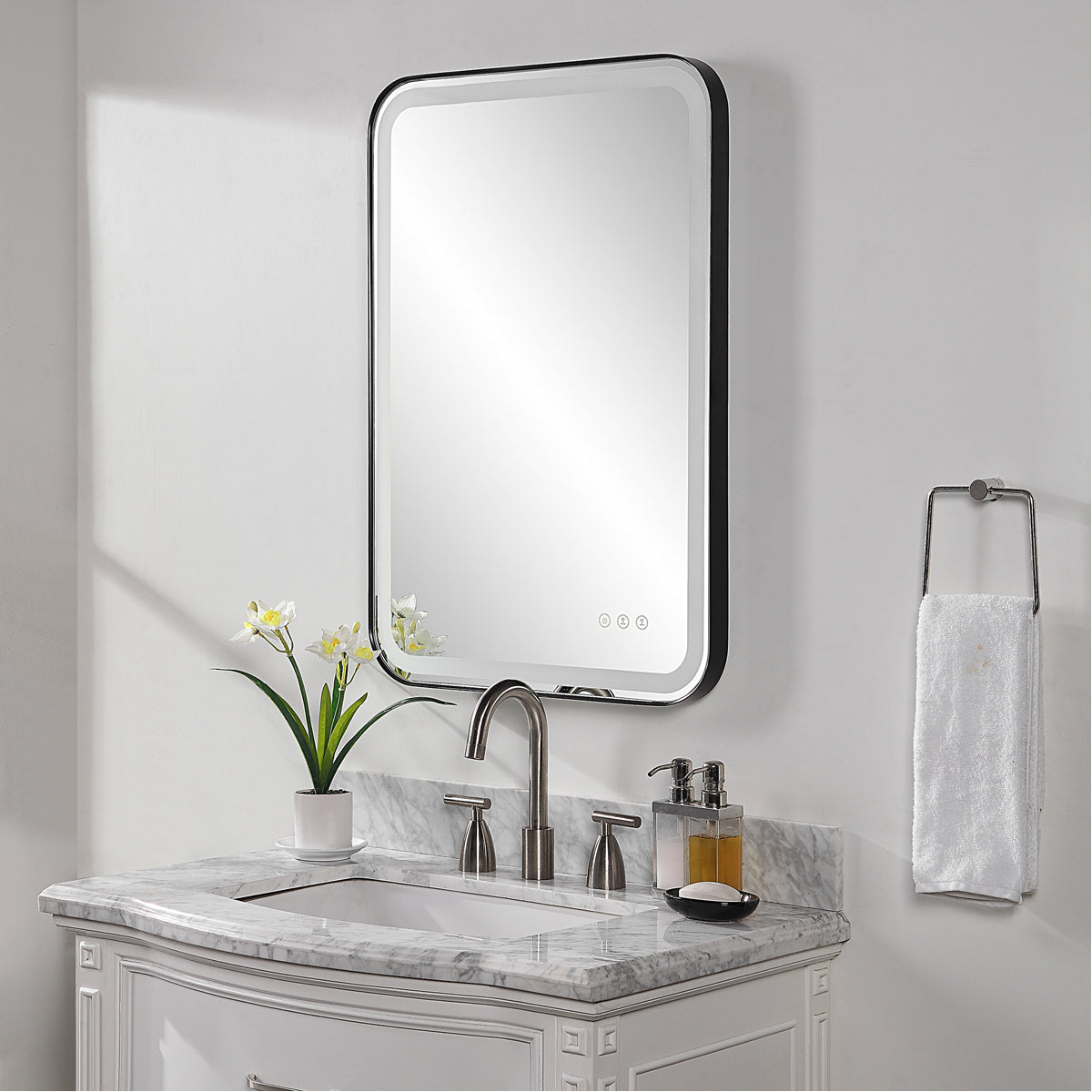 Miroir de courtoisie noir éclairé Uttermost Crofton
