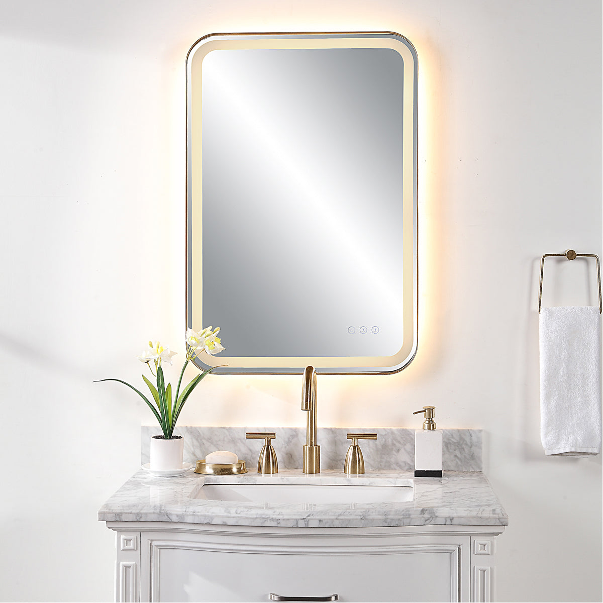 Miroir de courtoisie éclairé en laiton Uttermost Crofton