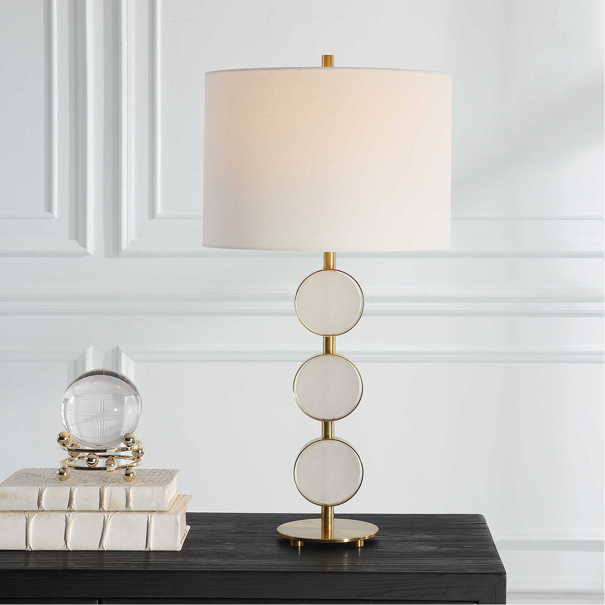 Lampe de table contemporaine à trois anneaux Uttermost
