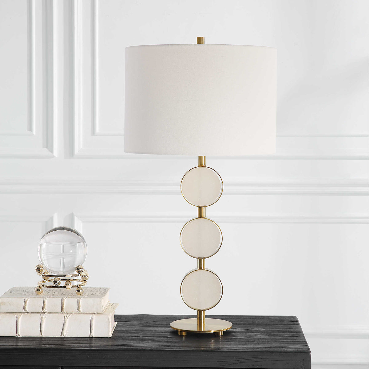 Lampe de table contemporaine à trois anneaux Uttermost