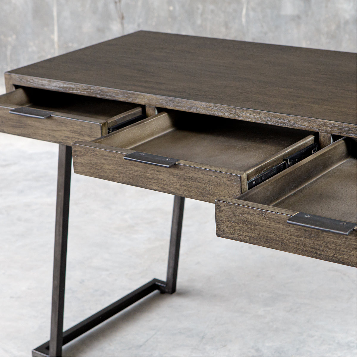 Bureau en bois naturel Uttermost Comrade