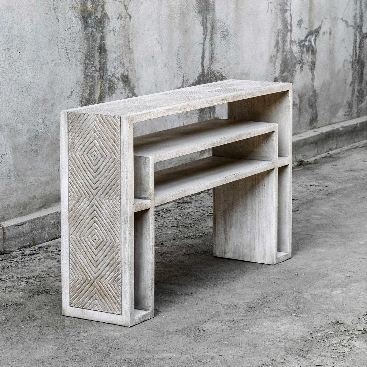 Table console sculptée en os blanc Genara de Uttermost