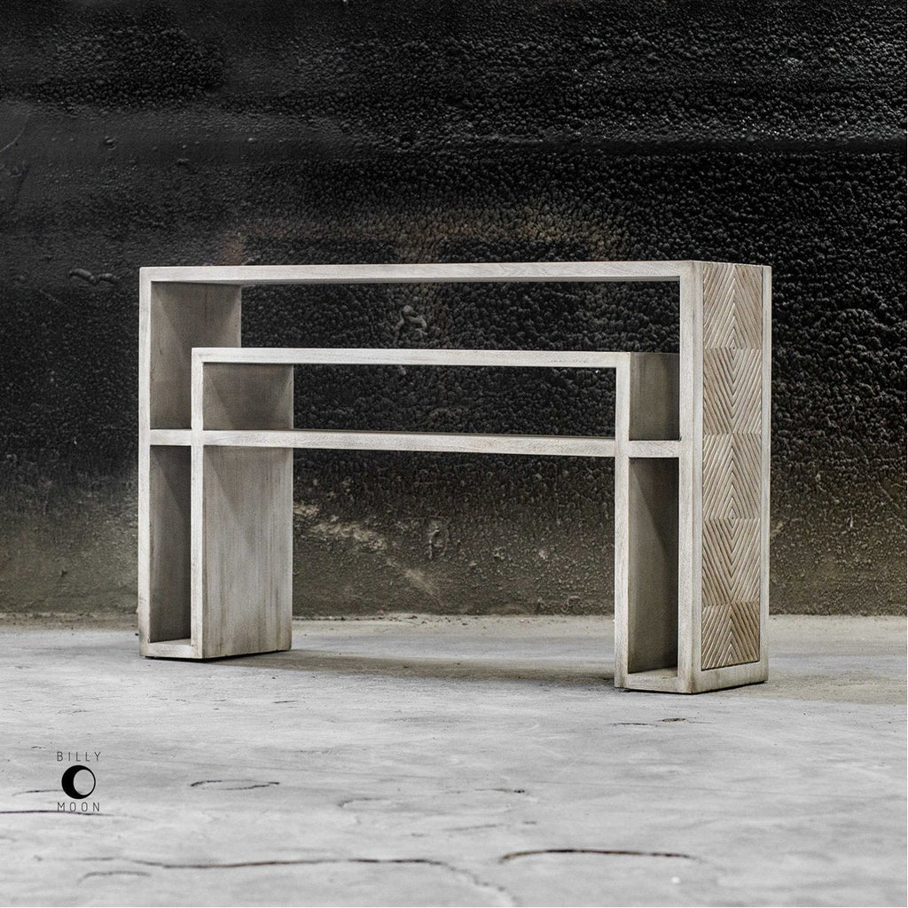 Table console sculptée en os blanc Genara de Uttermost